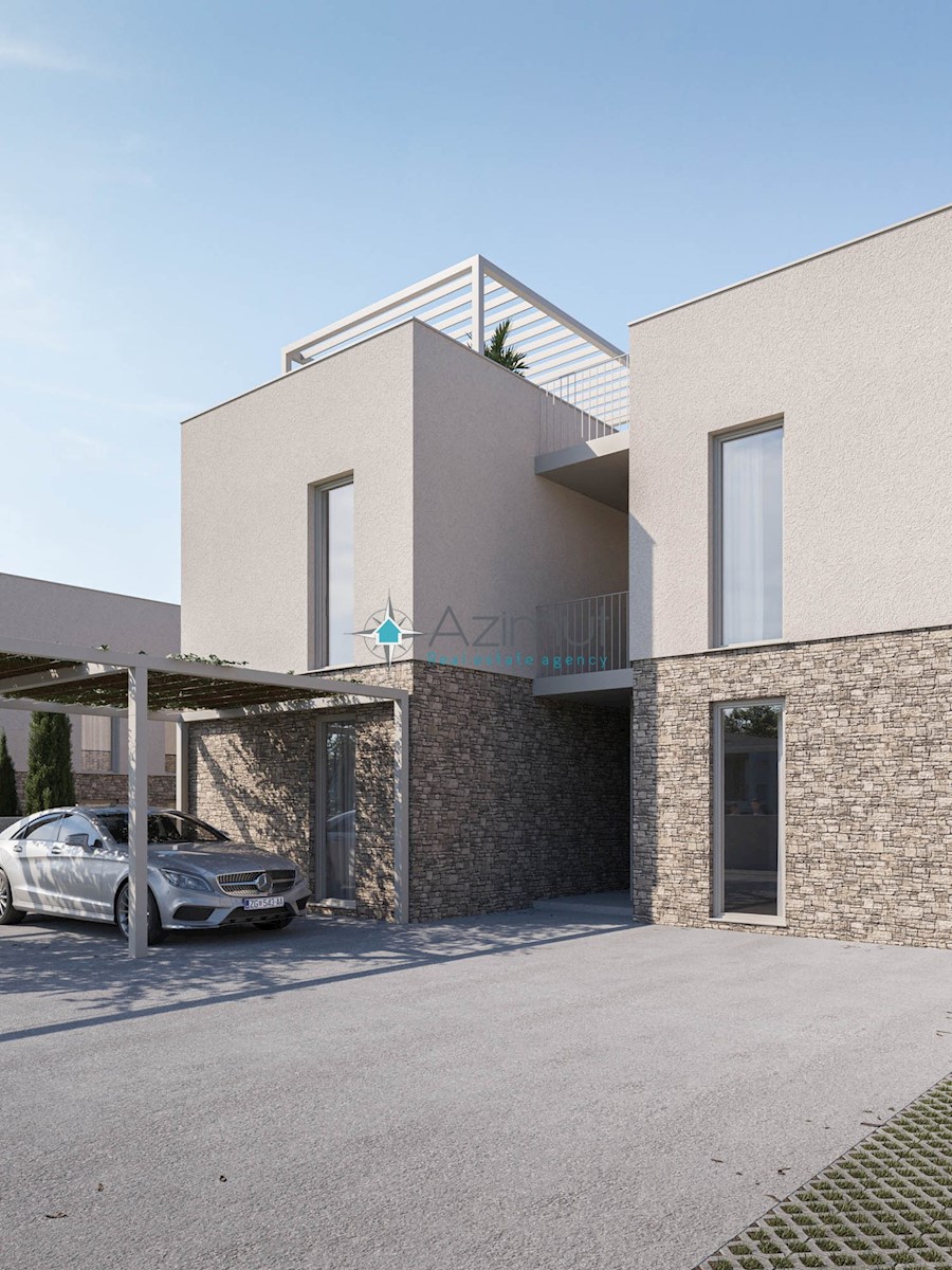 Istria, Karigador, duplex moderno, 3SS+DB, vista mare, cortile, due posti auto, terrazza sul tetto