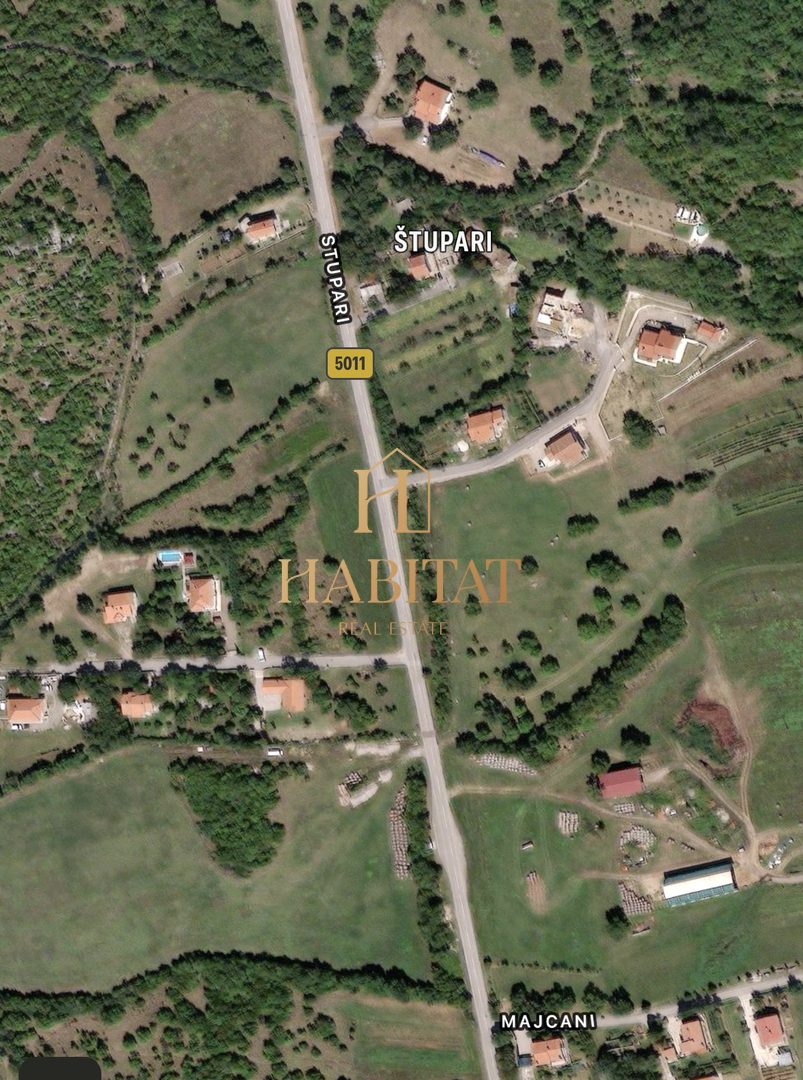 Istria, Buzet, Štupari, terreno edificabile 5726m2, strada asfaltata, vendita