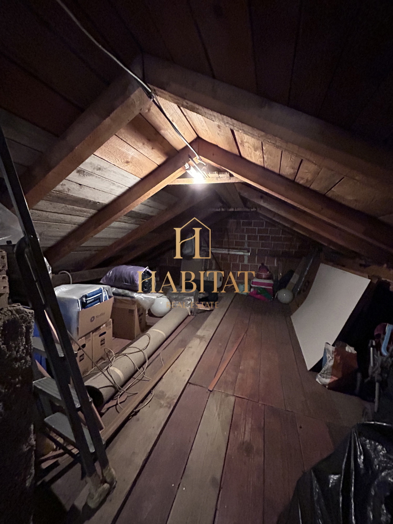 Zagabria, Kustošija, vendita, casa 218m2, 3 appartamenti, 1 monolocale, pozzo