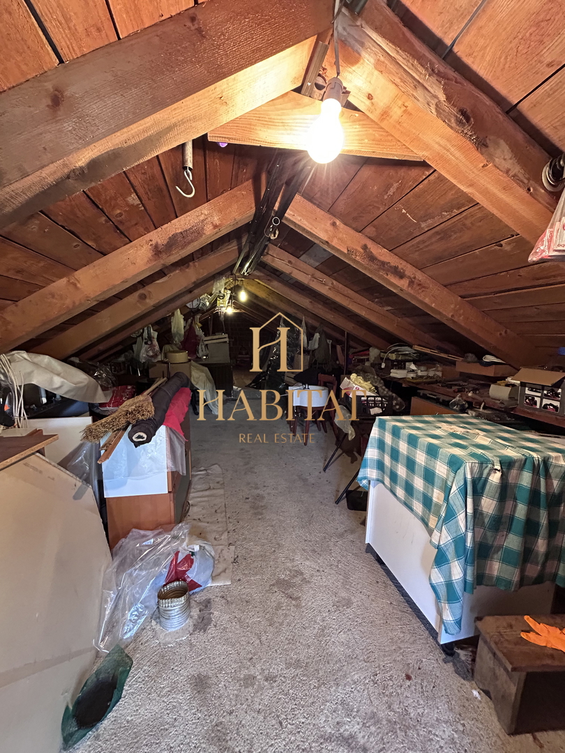 Zagabria, Kustošija, vendita, casa 218m2, 3 appartamenti, 1 monolocale, pozzo