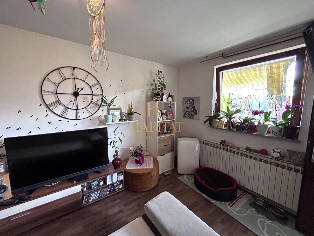 Zagabria, Kustošija, vendita, casa 218m2, 3 appartamenti, 1 monolocale, pozzo