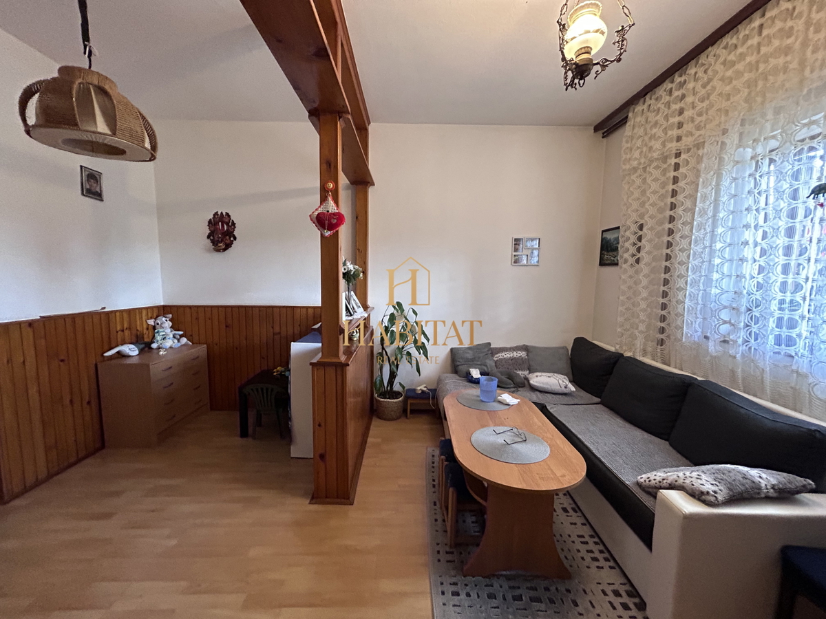 Zagabria, Kustošija, vendita, casa 218m2, 3 appartamenti, 1 monolocale, pozzo