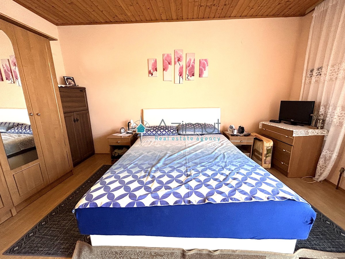 Zagabria, Kustošija, vendita, casa 218m2, 3 appartamenti, 1 monolocale, pozzo