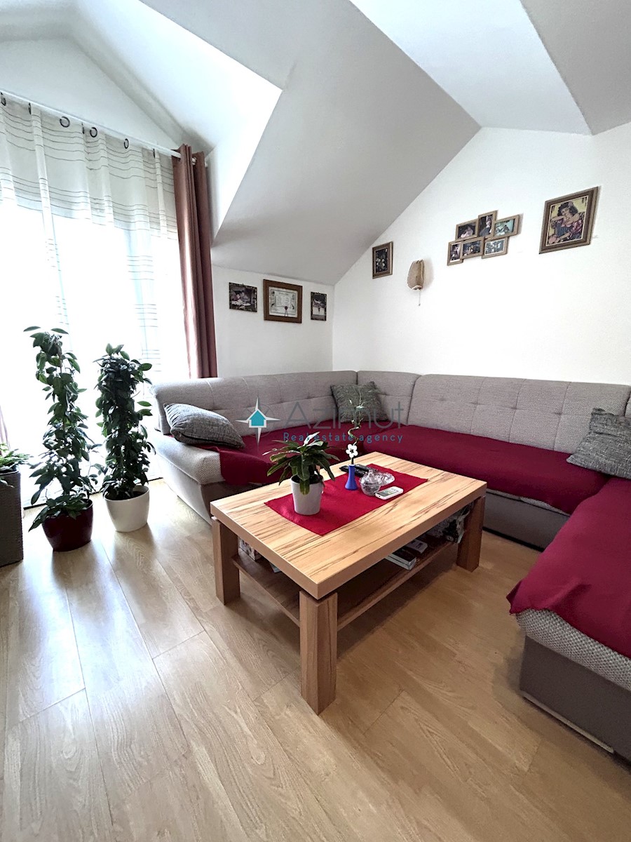 Zagabria, Kustošija, vendita, casa 218m2, 3 appartamenti, 1 monolocale, pozzo