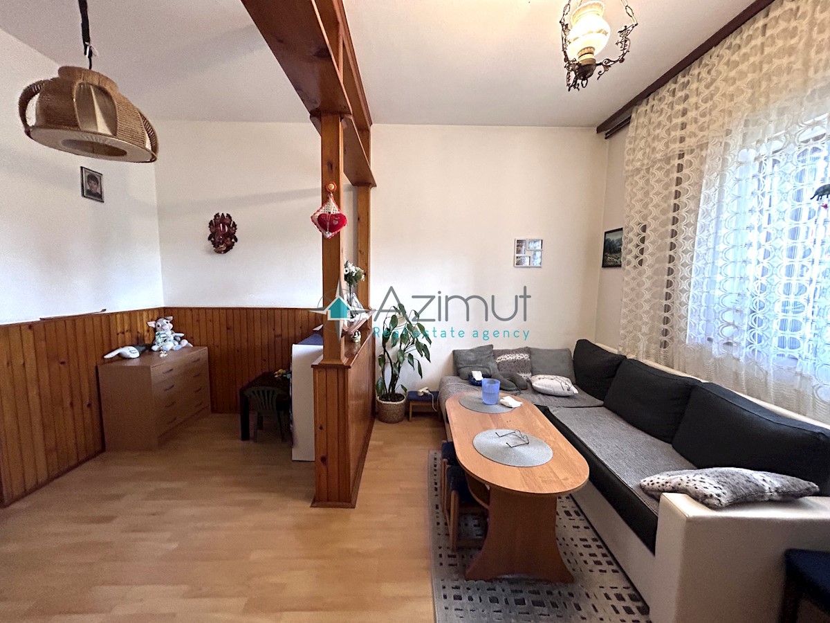 Zagabria, Kustošija, vendita, casa 218m2, 3 appartamenti, 1 monolocale, pozzo