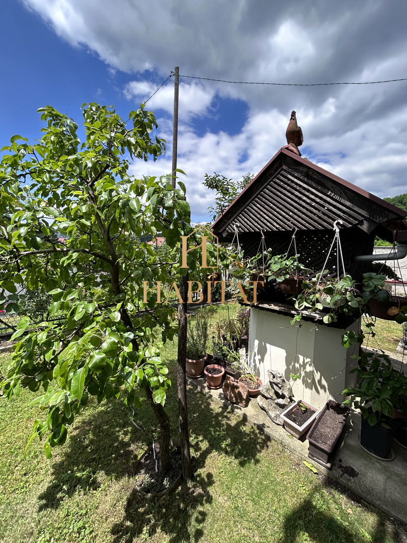 Zagabria, Kustošija, vendita, casa 218m2, 3 appartamenti, 1 monolocale, pozzo