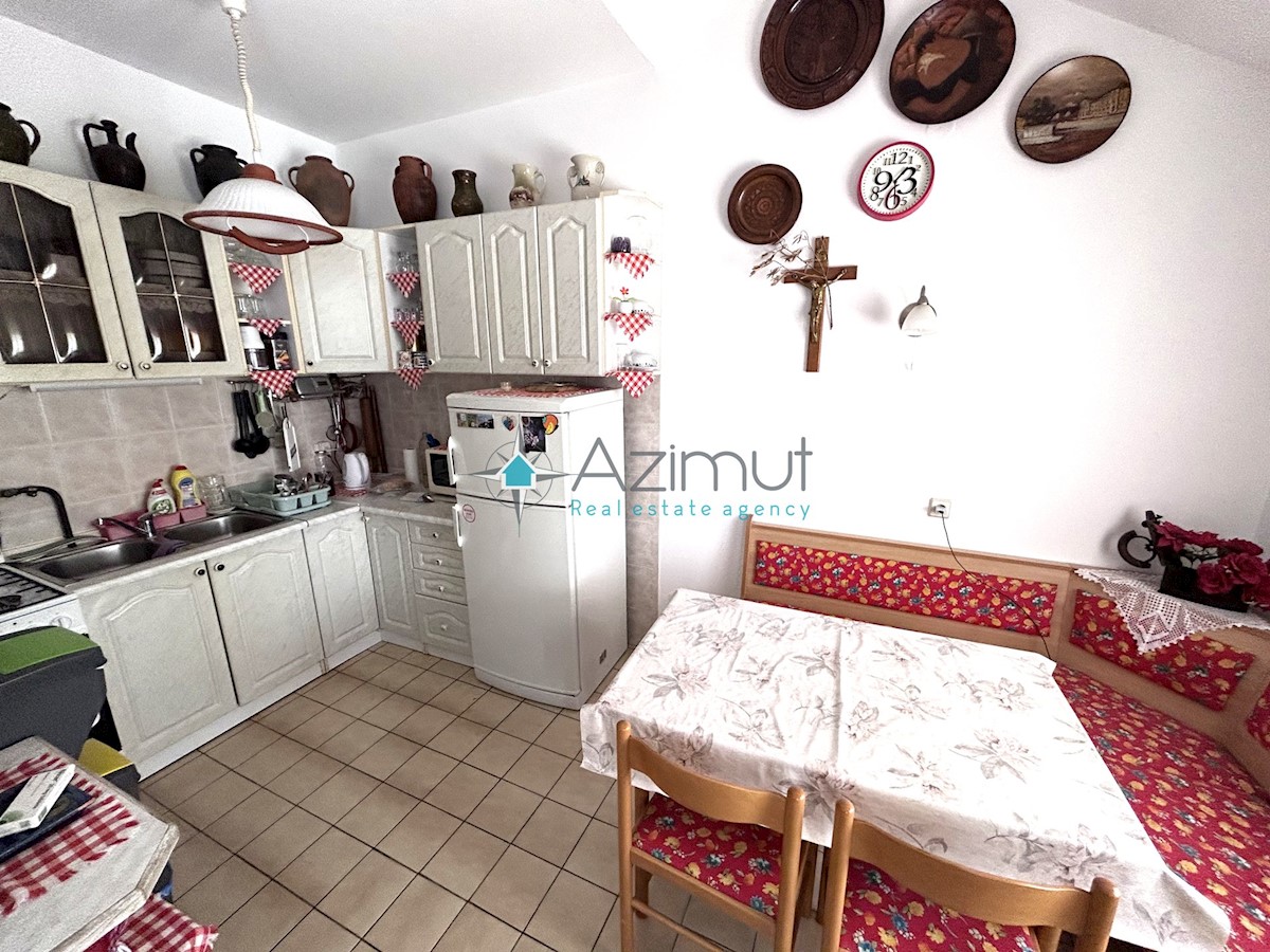 Zagabria, Kustošija, vendita, casa 218m2, 3 appartamenti, 1 monolocale, pozzo