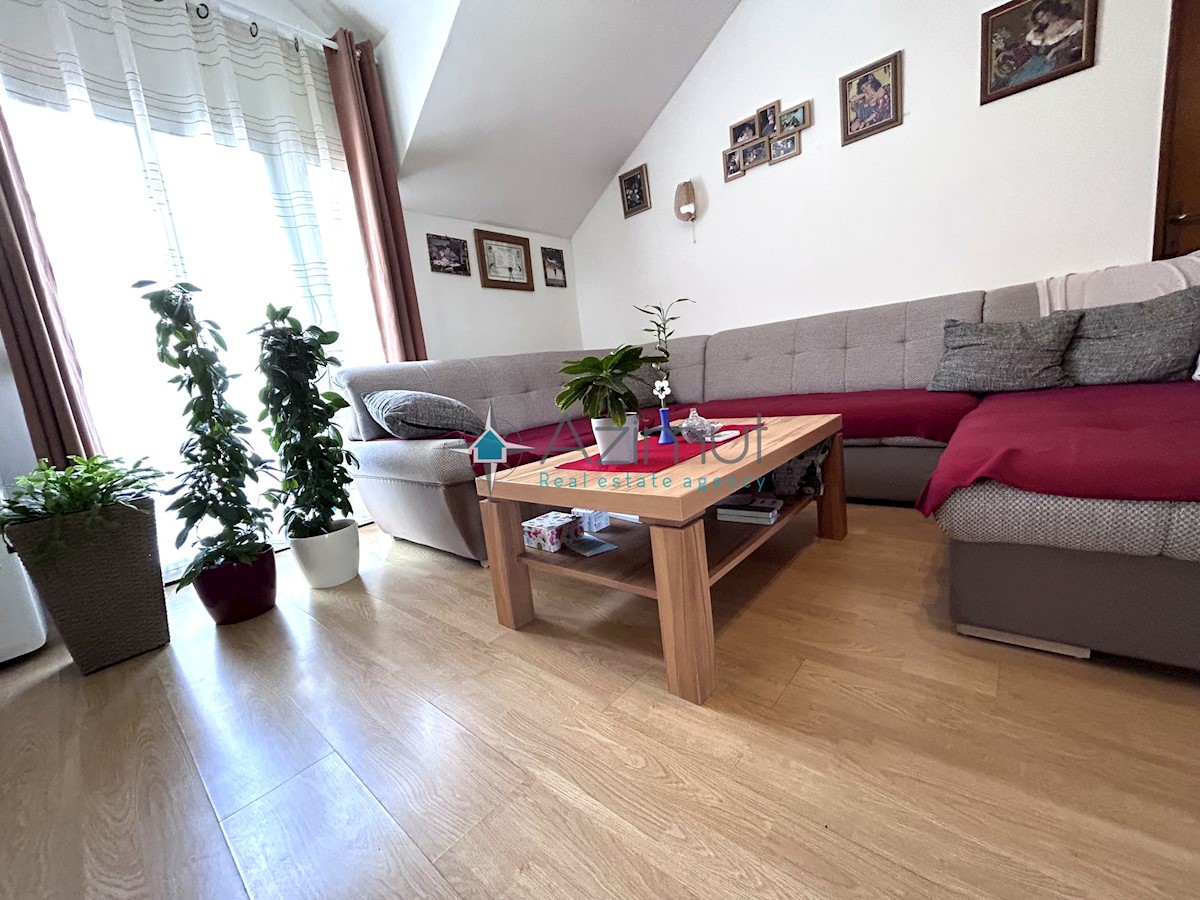 Zagabria, Kustošija, vendita, casa 218m2, 3 appartamenti, 1 monolocale, pozzo