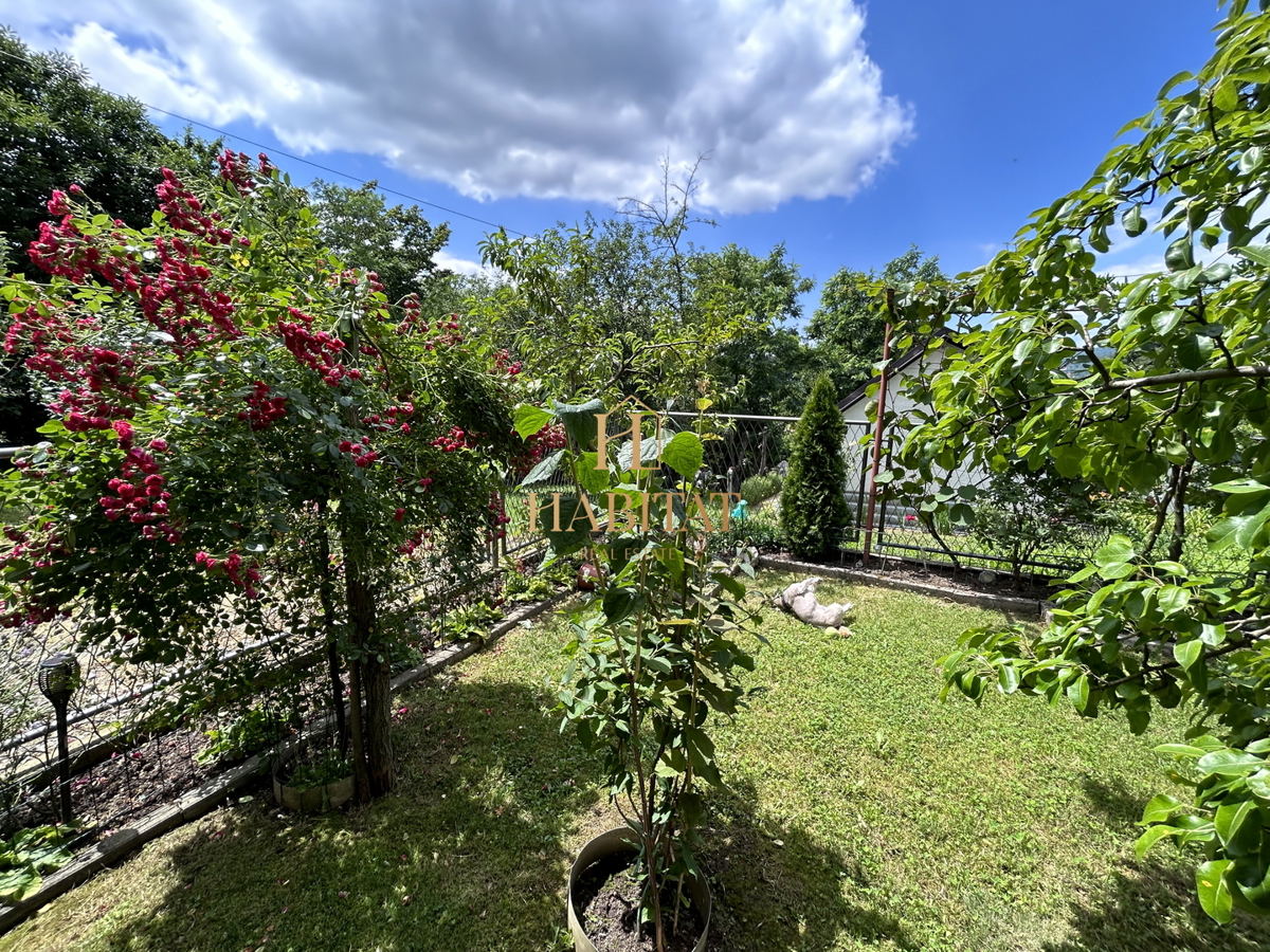 Zagabria, Kustošija, vendita, casa 218m2, 3 appartamenti, 1 monolocale, pozzo
