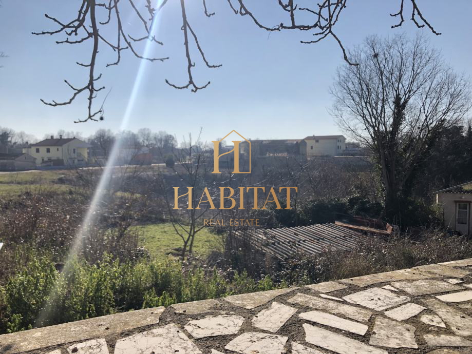 OCCASIONE-IMMOBILE con FABBRICATI su 3.000 m2 di terreno edificabile