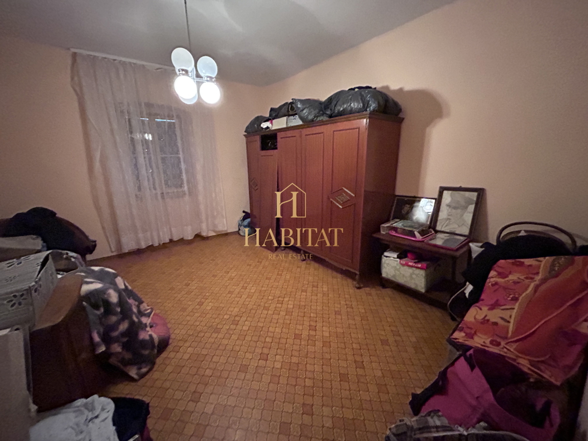 Istria, Plovania, casa doppia su un terreno edificabile di 721m2, 18857m2 di terreno agricolo, bosco
