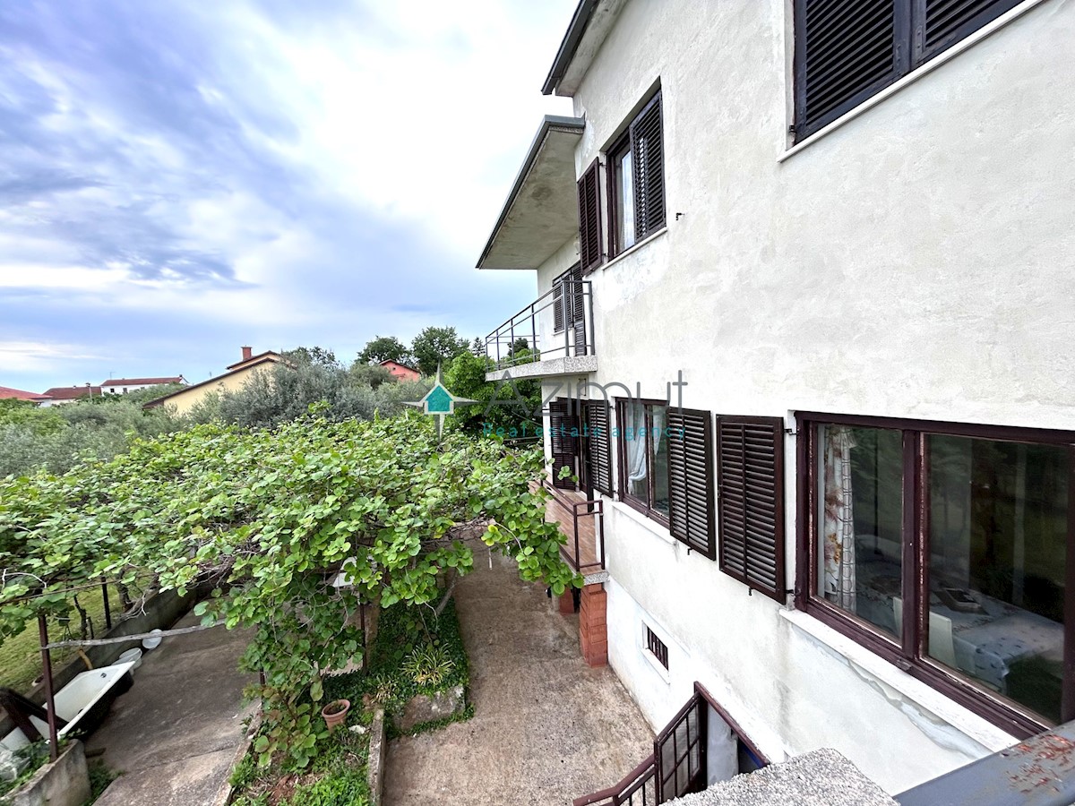 Istria, Umago, Marija Na Krasu, casa 420m2 con terrazze, giardino 1644m2, 2 garage, vista mare