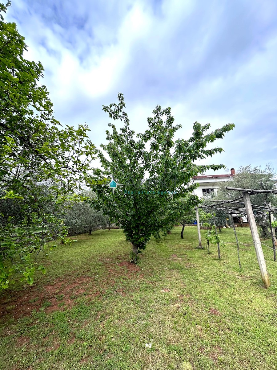 Istria, Umago, Marija Na Krasu, casa 420m2 con terrazze, giardino 1644m2, 2 garage, vista mare