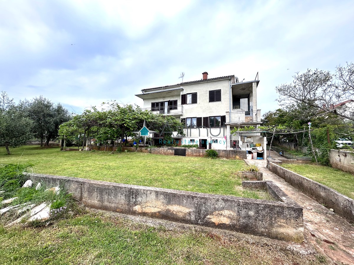 Istria, Umago, Marija Na Krasu, casa 420m2 con terrazze, giardino 1644m2, 2 garage, vista mare