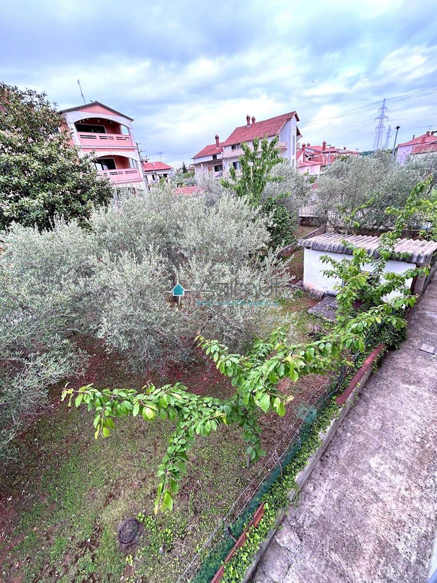 Istria, Umago, Marija Na Krasu, casa 420m2 con terrazze, giardino 1644m2, 2 garage, vista mare