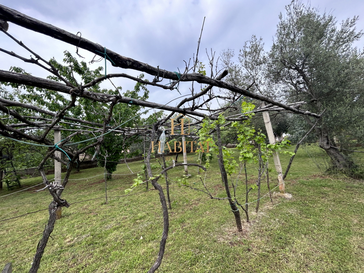 Istria, Umago, Marija Na Krasu, casa 420m2 con terrazze, giardino 1644m2, 2 garage, vista mare