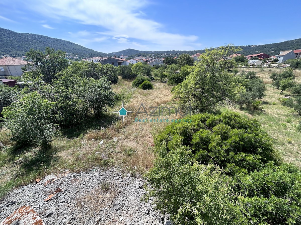 Dalmazia , Spalato , Vinišćce , terreno edificabile , sviluppo misto , zona giallo scuro , vista mare