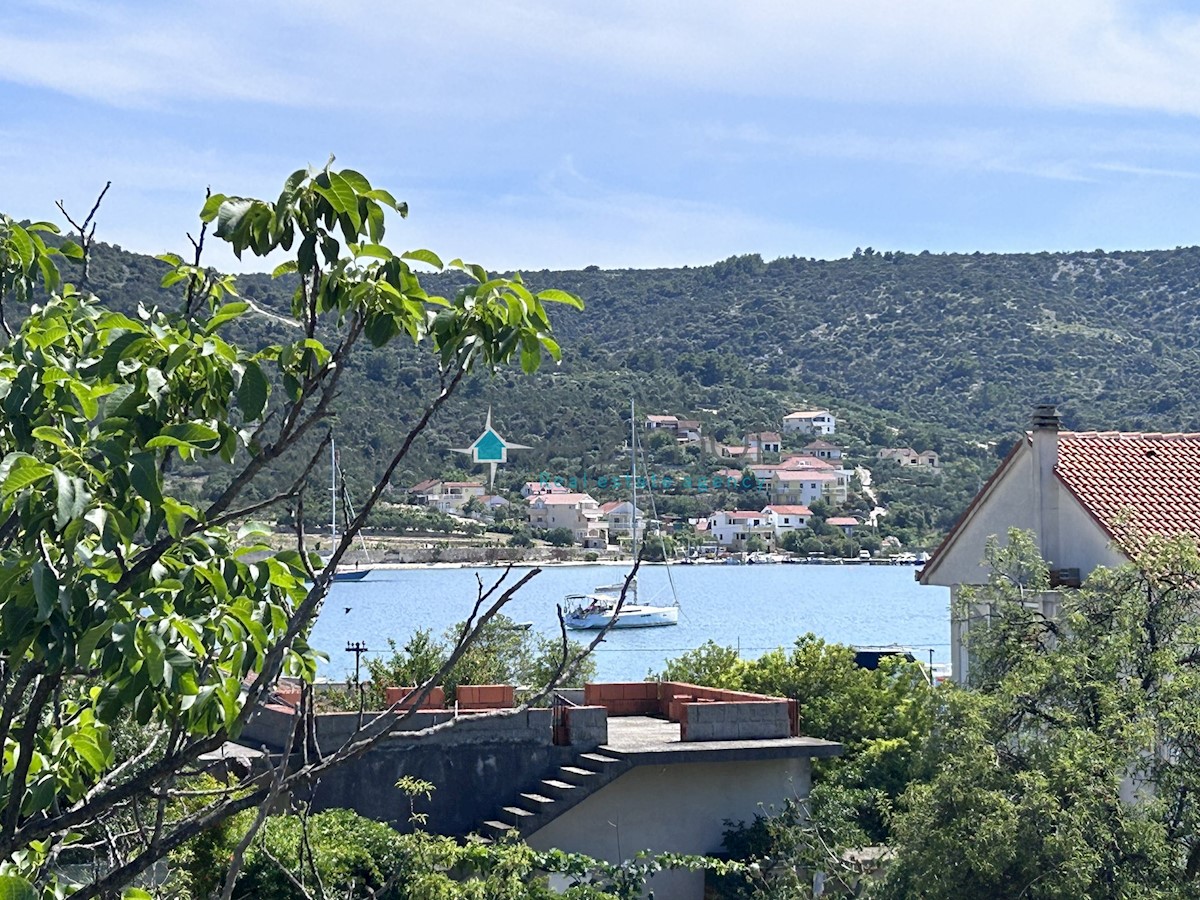 Dalmazia , Spalato , Vinišćce , terreno edificabile , sviluppo misto , zona giallo scuro , vista mare