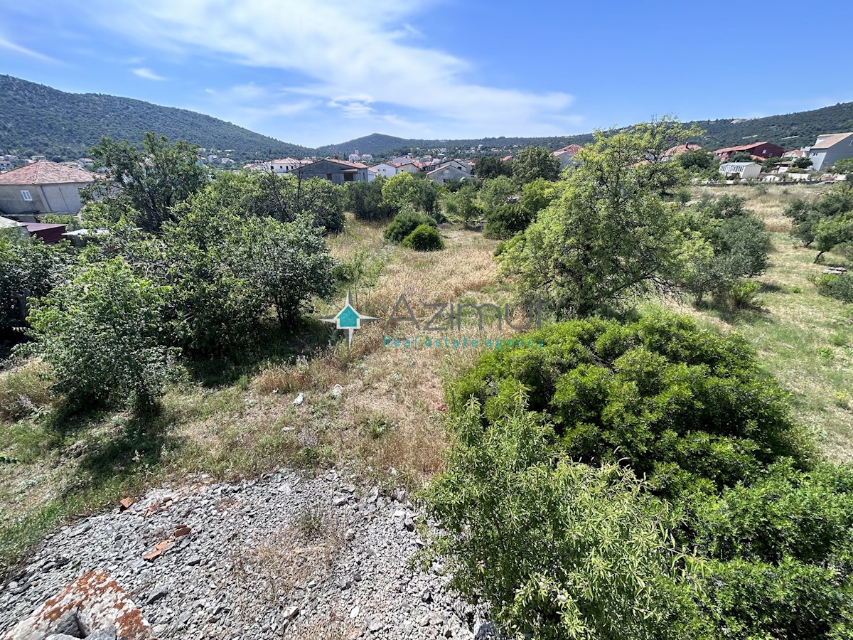 Dalmazia , Spalato , Vinišćce , terreno edificabile , sviluppo misto , zona giallo scuro , vista mare