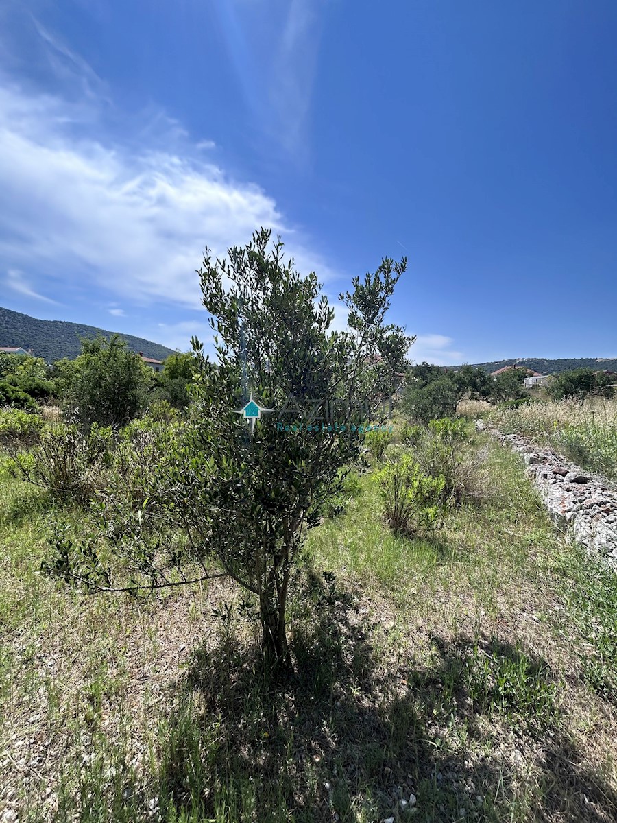 Dalmazia , Spalato , Vinišćce , terreno edificabile , sviluppo misto , zona giallo scuro , vista mare