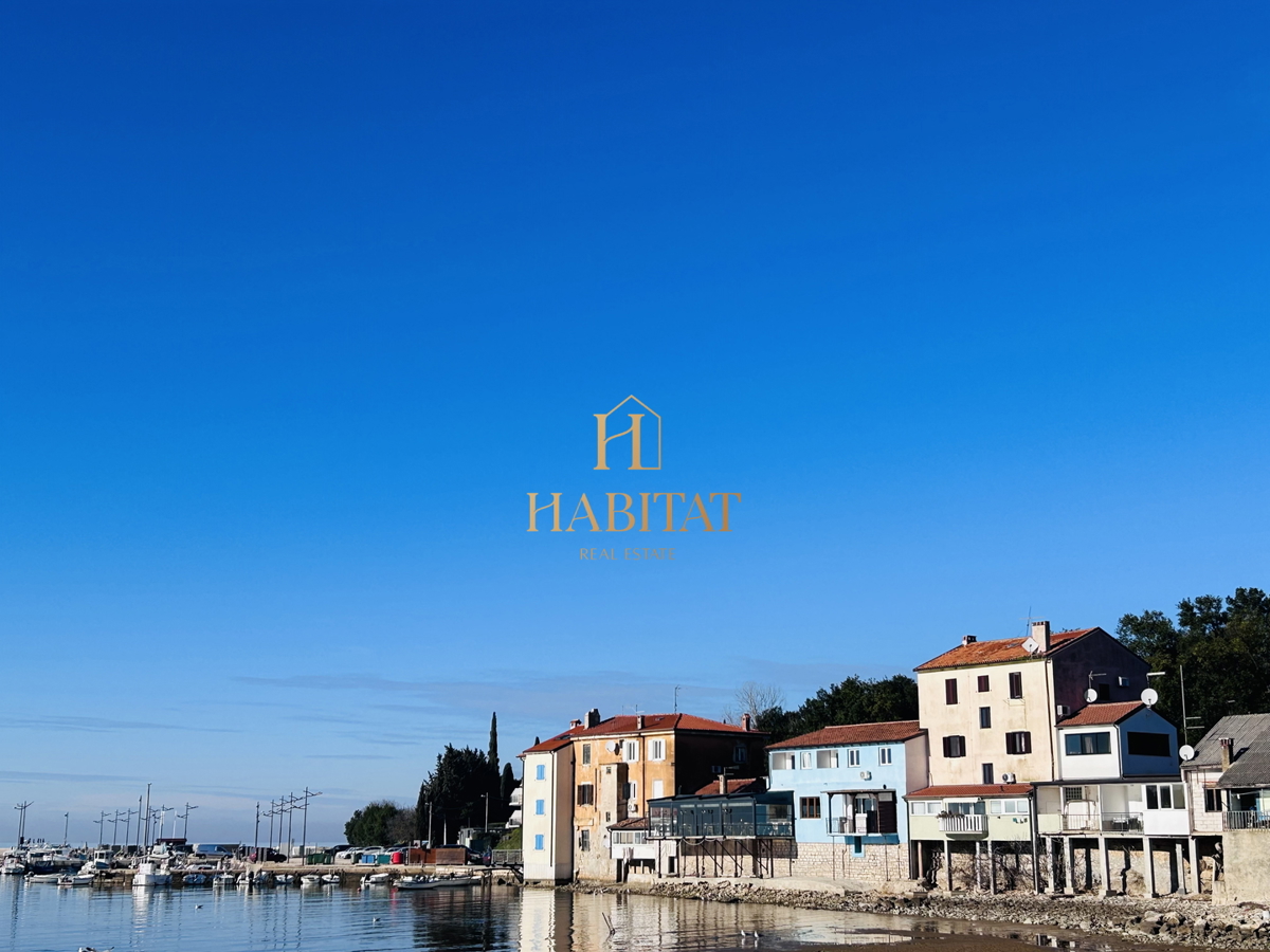 Istria, Savudrija, terreno agricolo 396m2, investimento, elettricità, acqua, vicino alla zona di costruzione, 300m dal mare e dalla spiaggia
