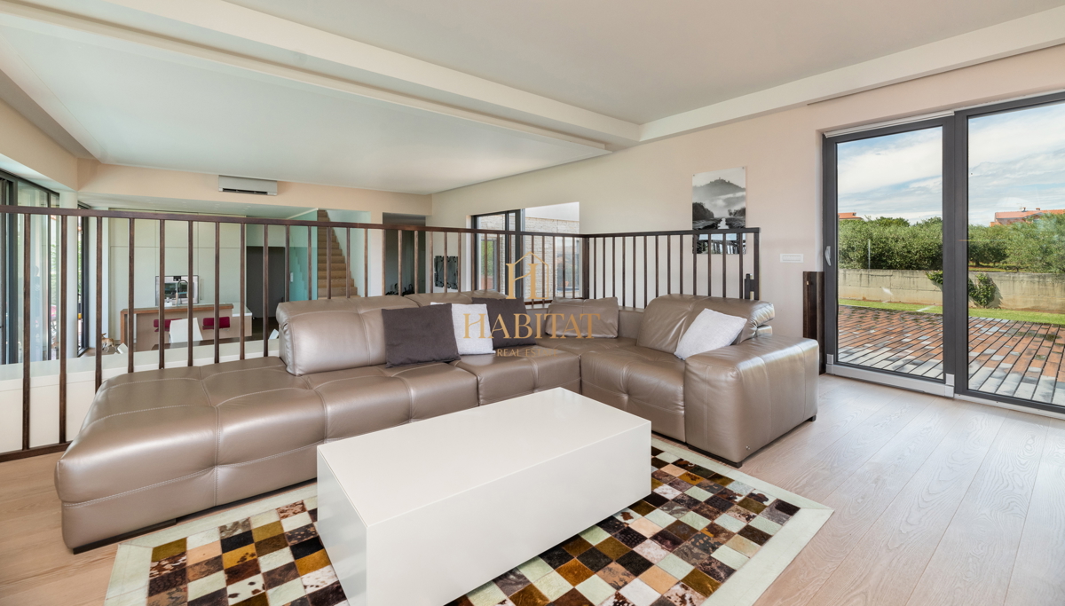 Istra, Zambratija, lussuosa villa di 420m2, 4 camere da letto, 4 bagni, garage.