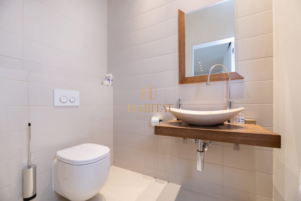 Istra, Zambratija, lussuosa villa di 420m2, 4 camere da letto, 4 bagni, garage.