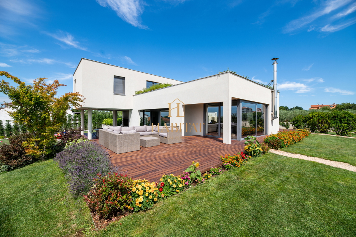 Istra, Zambratija, lussuosa villa di 420m2, 4 camere da letto, 4 bagni, garage.