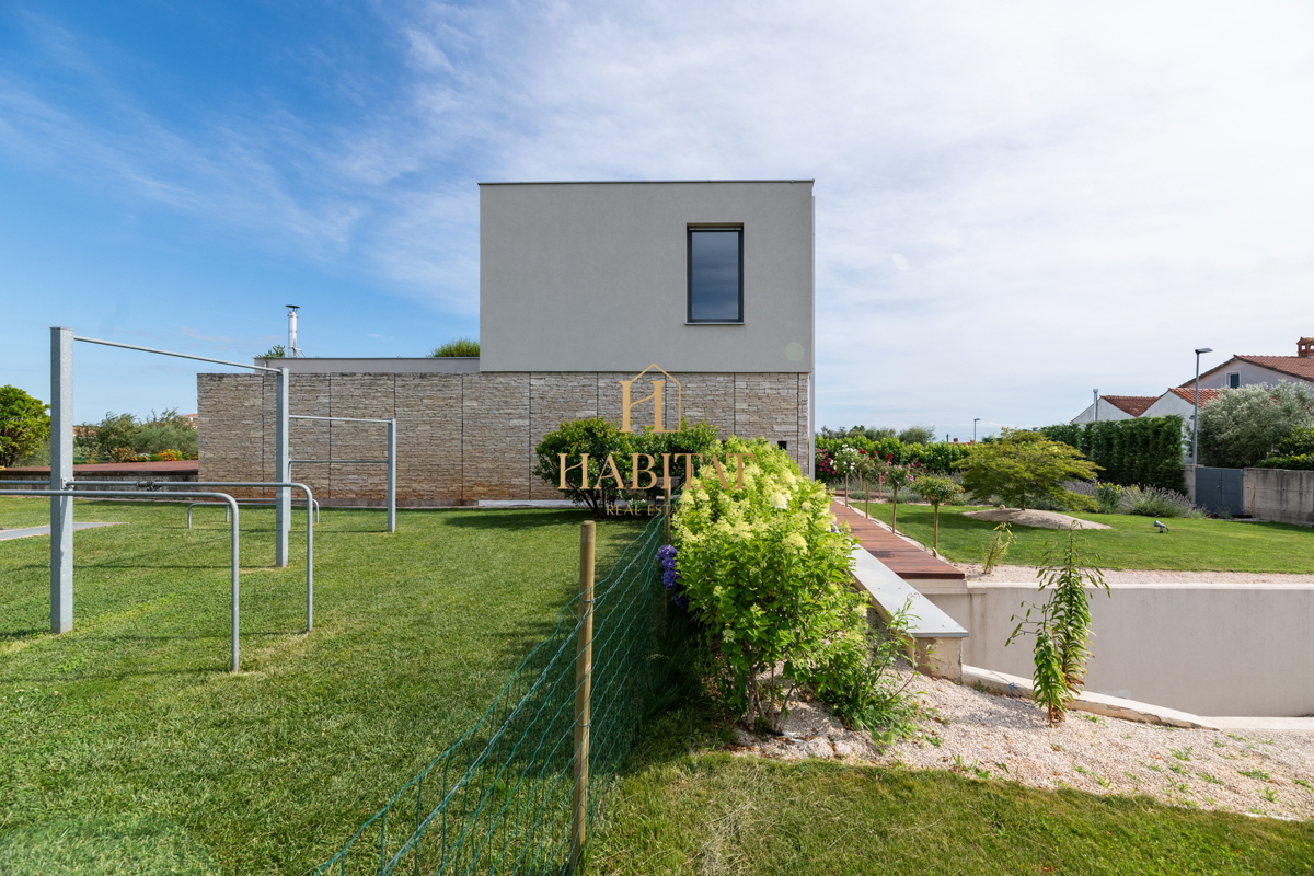 Istra, Zambratija, lussuosa villa di 420m2, 4 camere da letto, 4 bagni, garage.