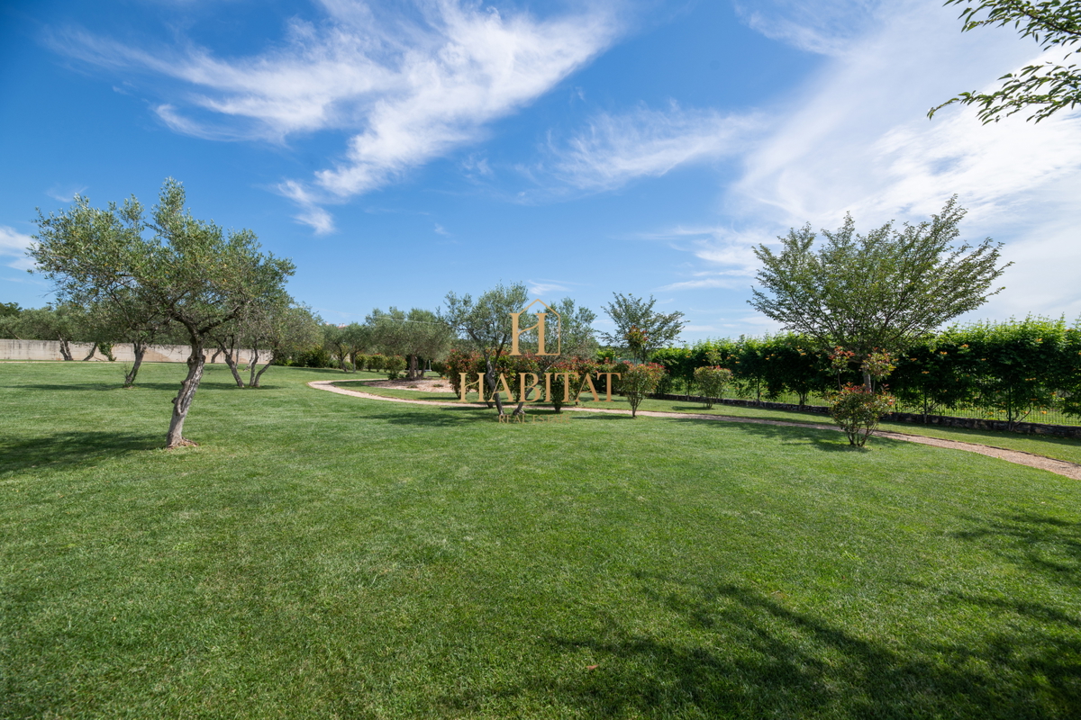 Istra, Zambratija, lussuosa villa di 420m2, 4 camere da letto, 4 bagni, garage.