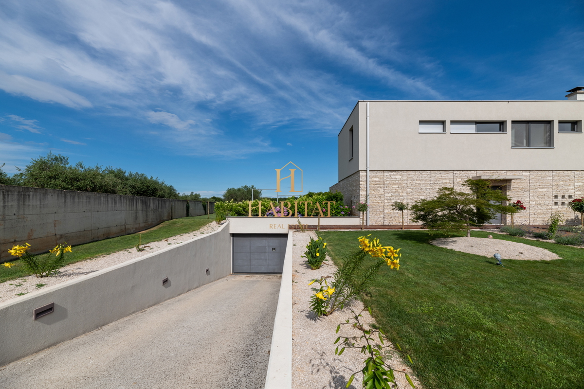 Istra, Zambratija, lussuosa villa di 420m2, 4 camere da letto, 4 bagni, garage.