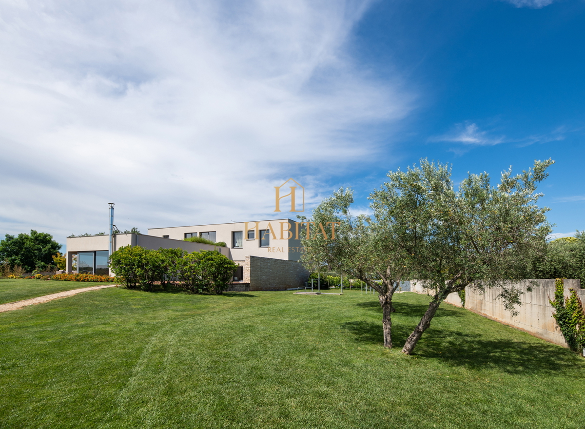 Istra, Zambratija, lussuosa villa di 420m2, 4 camere da letto, 4 bagni, garage.