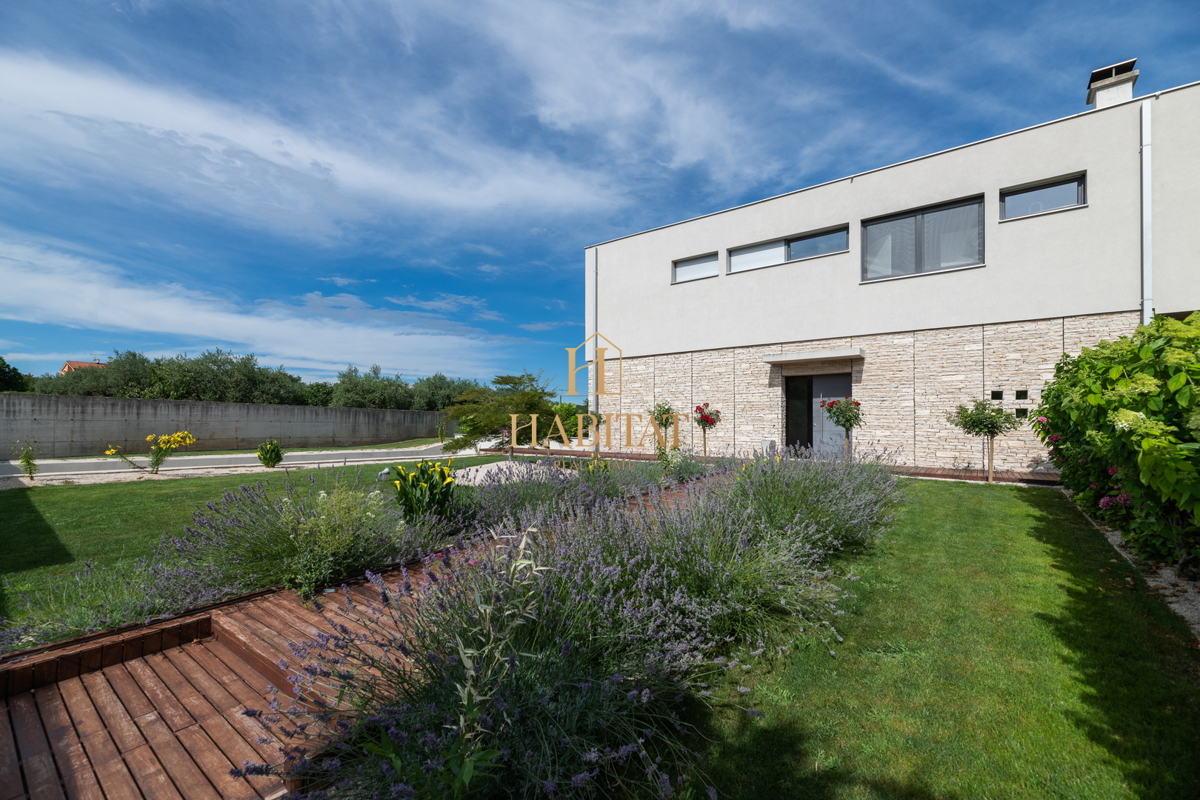 Istra, Zambratija, lussuosa villa di 420m2, 4 camere da letto, 4 bagni, garage.