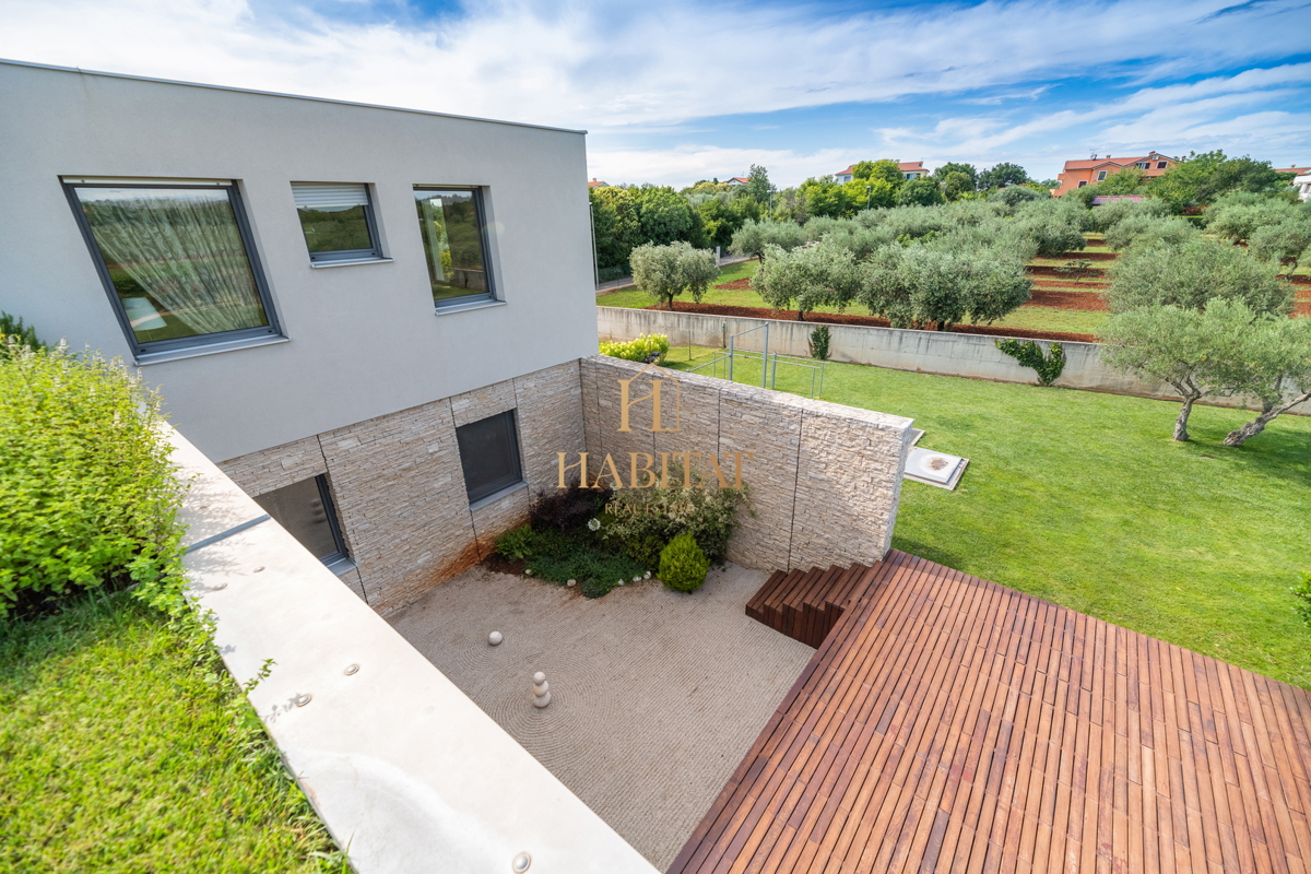Istra, Zambratija, lussuosa villa di 420m2, 4 camere da letto, 4 bagni, garage.