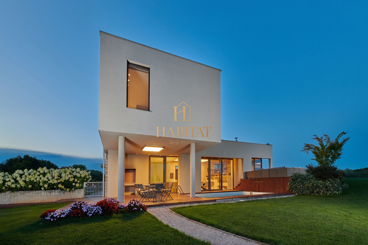 Istra, Zambratija, lussuosa villa di 420m2, 4 camere da letto, 4 bagni, garage.