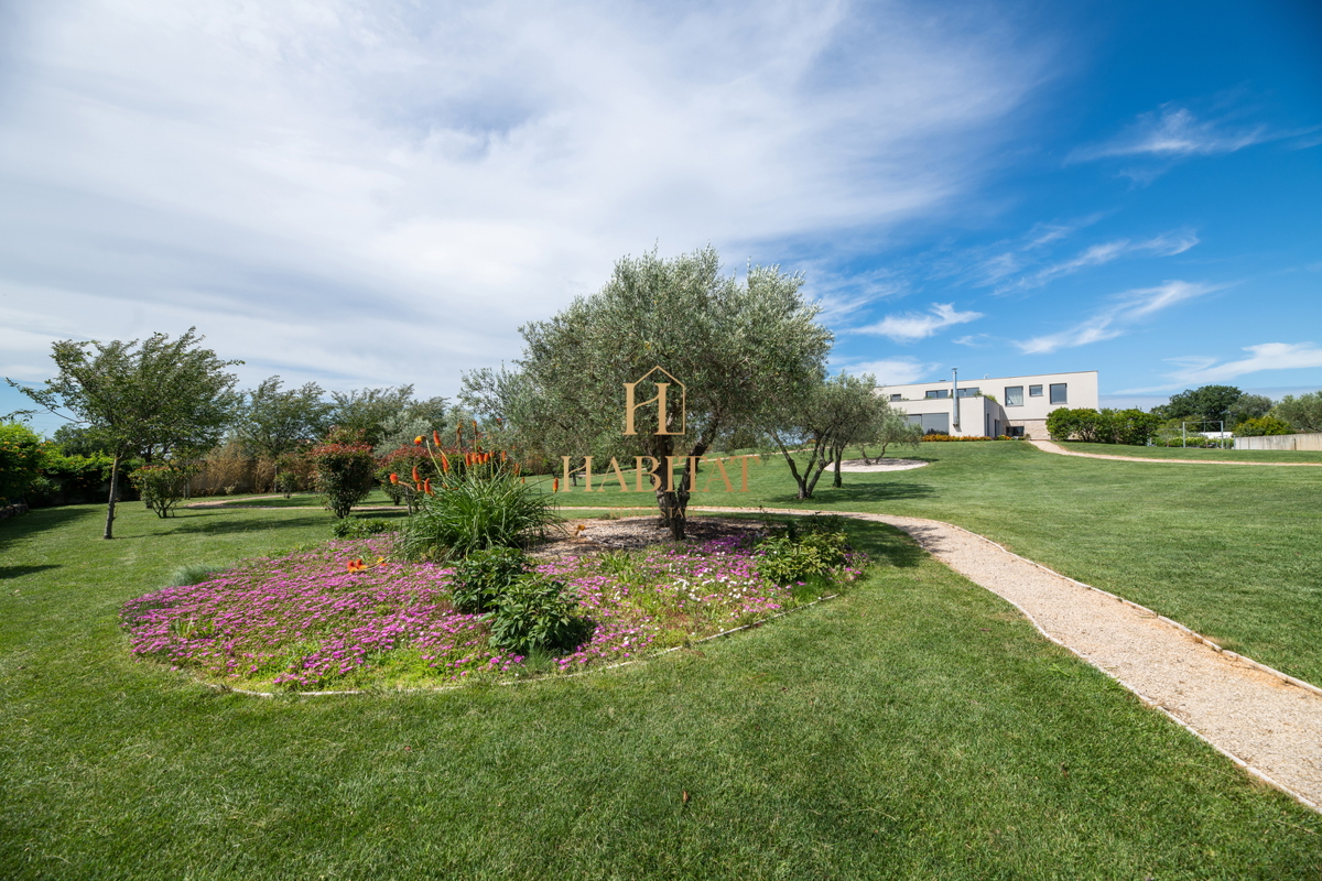 Istra, Zambratija, lussuosa villa di 420m2, 4 camere da letto, 4 bagni, garage.