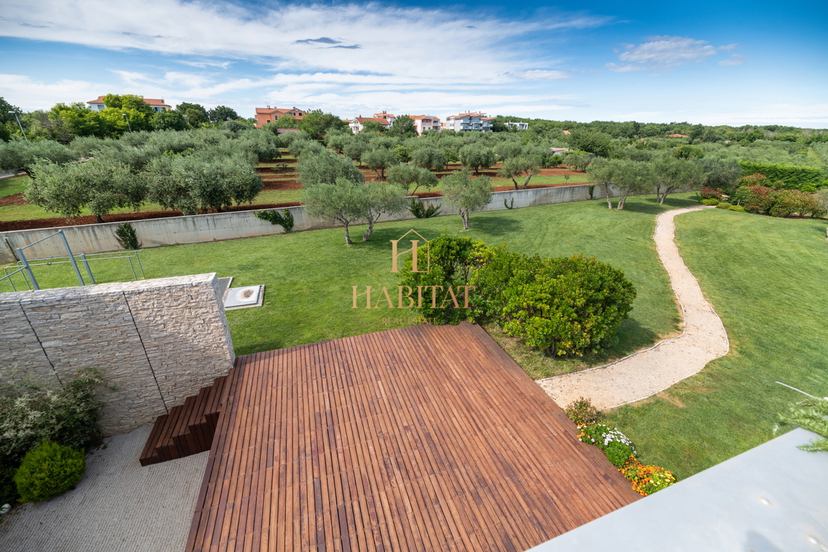 Istra, Zambratija, lussuosa villa di 420m2, 4 camere da letto, 4 bagni, garage.