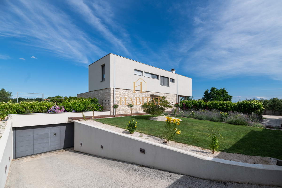 Istra, Zambratija, lussuosa villa di 420m2, 4 camere da letto, 4 bagni, garage.