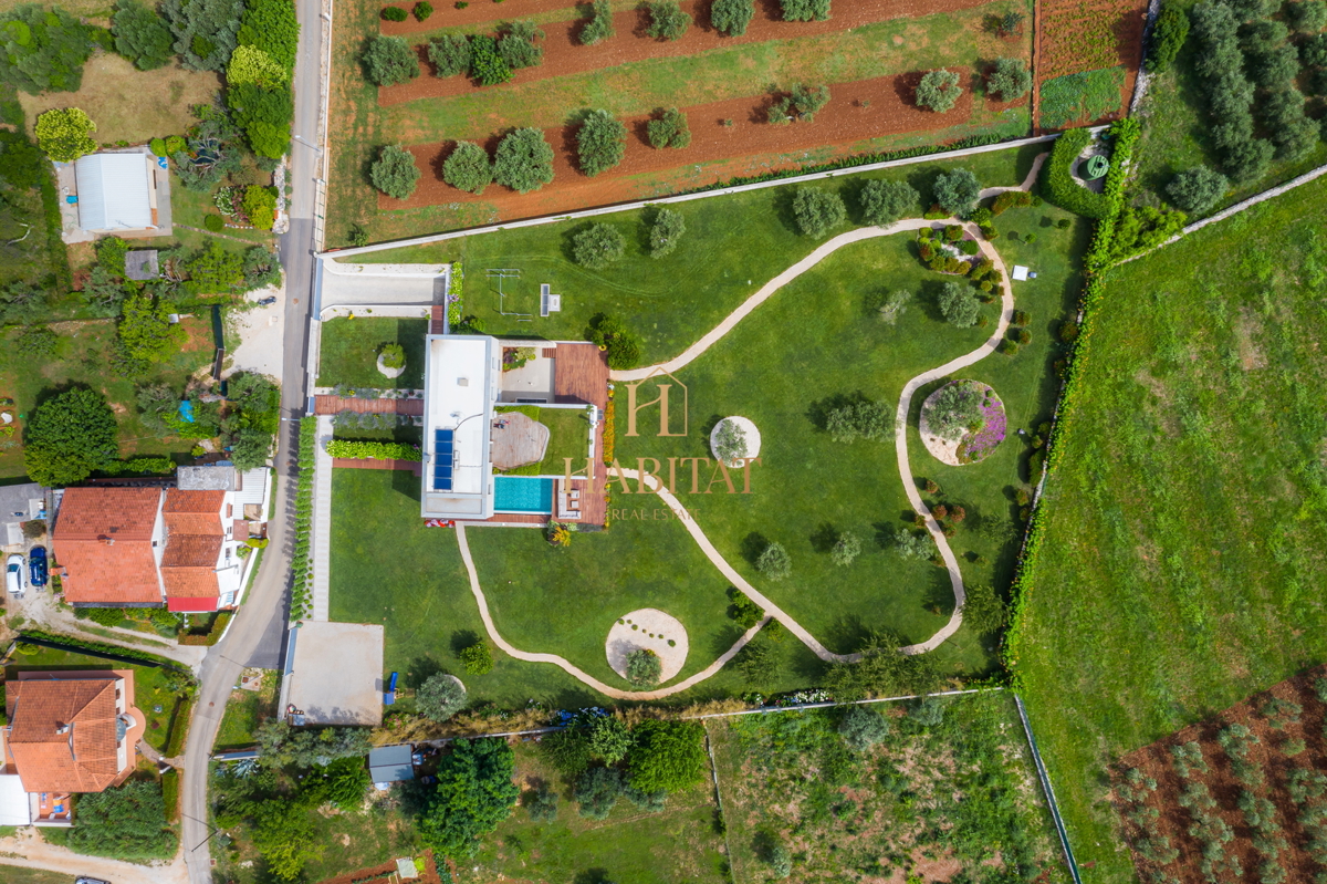 Istra, Zambratija, lussuosa villa di 420m2, 4 camere da letto, 4 bagni, garage.