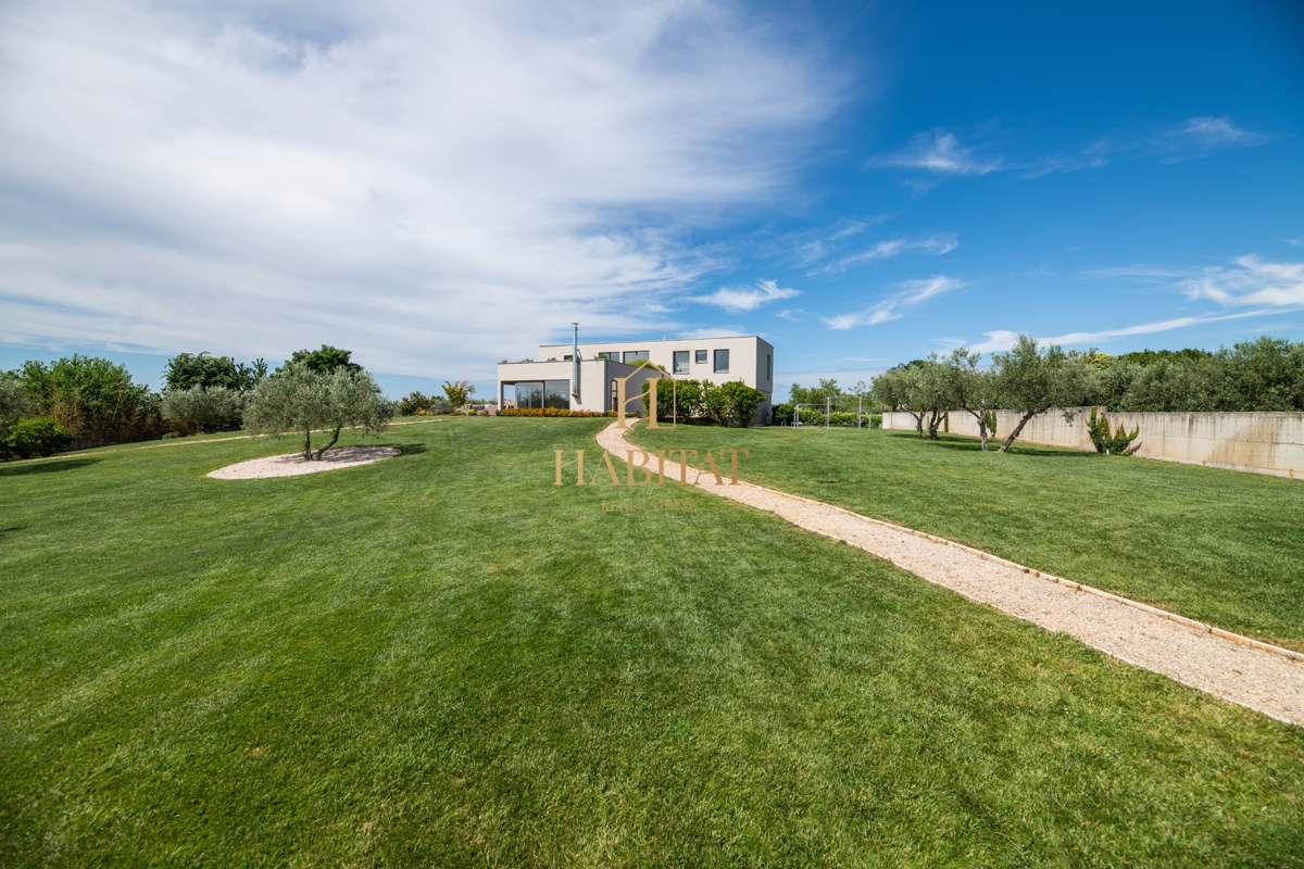 Istra, Zambratija, lussuosa villa di 420m2, 4 camere da letto, 4 bagni, garage.