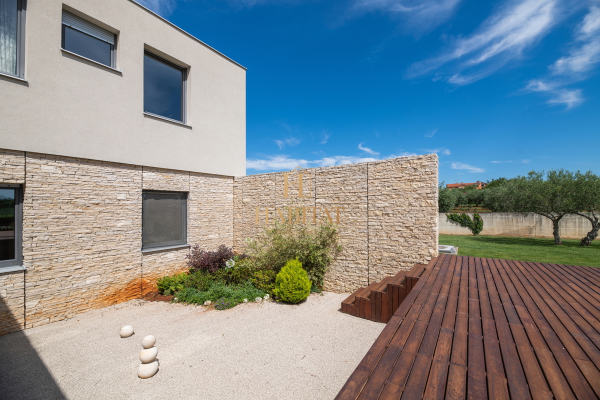 Istra, Zambratija, lussuosa villa di 420m2, 4 camere da letto, 4 bagni, garage.