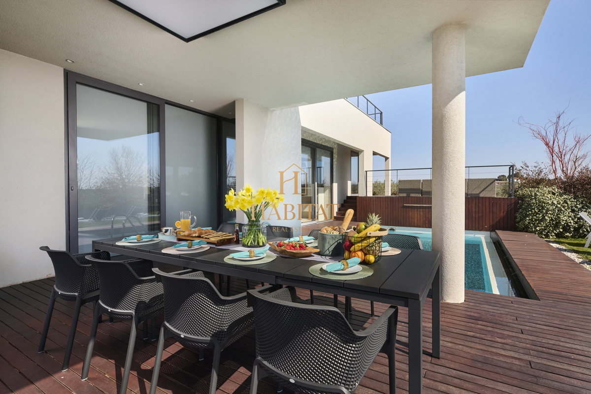 Istra, Zambratija, lussuosa villa di 420m2, 4 camere da letto, 4 bagni, garage.