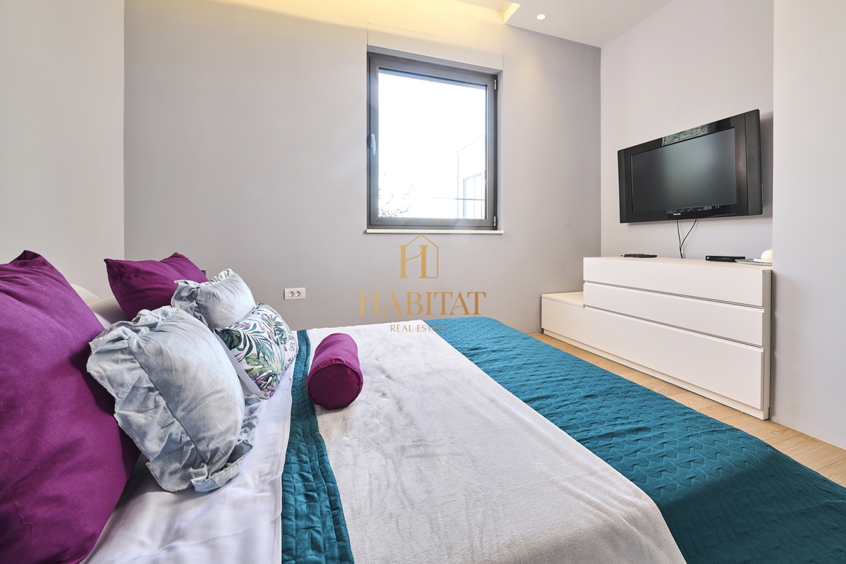 Istra, Zambratija, lussuosa villa di 420m2, 4 camere da letto, 4 bagni, garage.