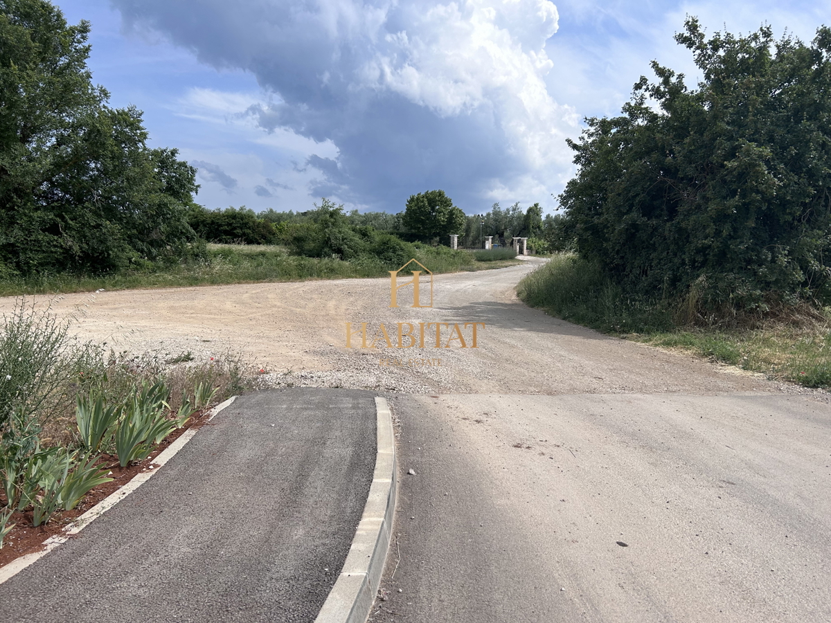 Istria, Dignano, terreno edificabile 12642m2, zona residenziale e commerciale, centro, vista
