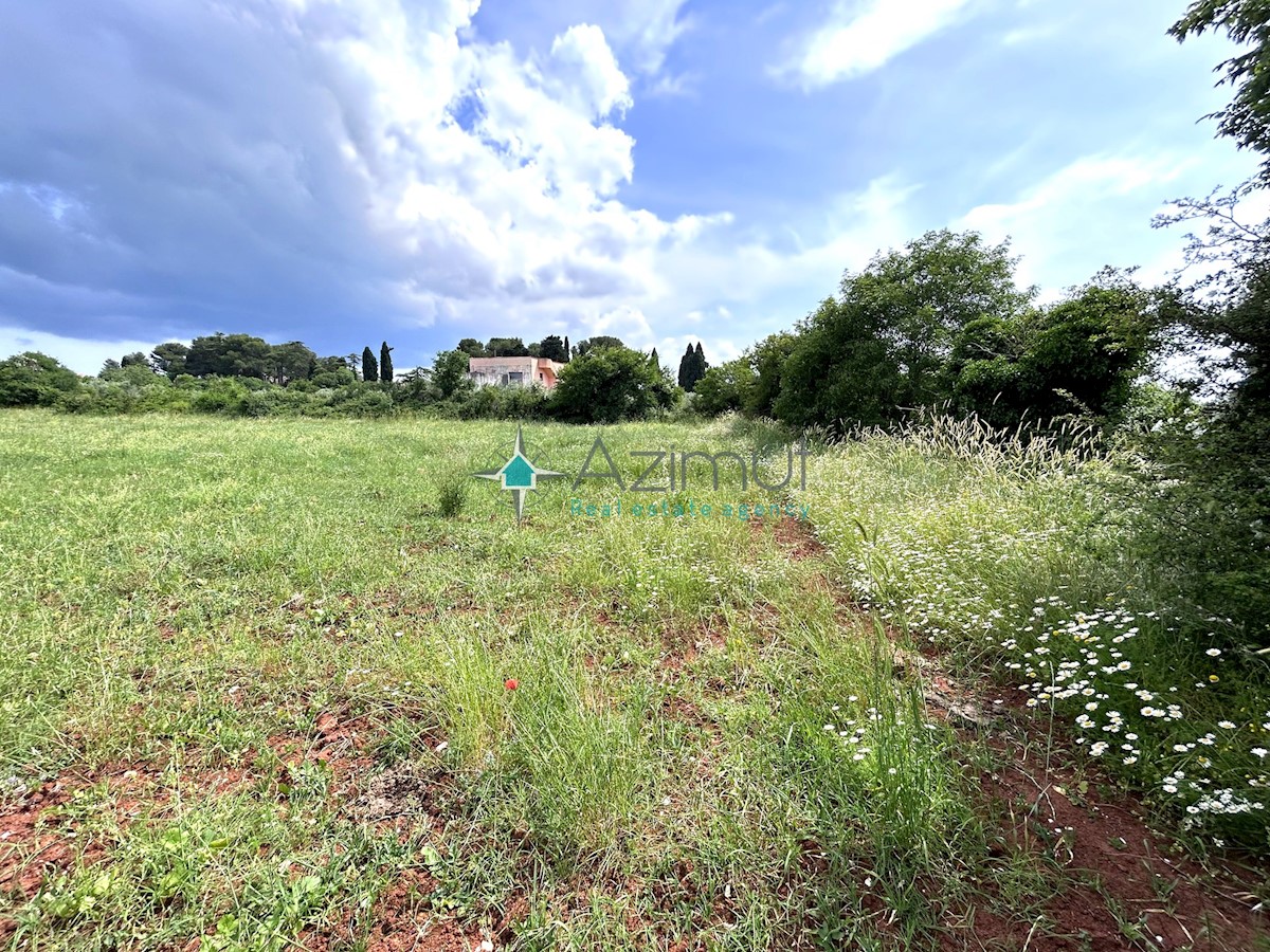 Istria, Dignano, terreno edificabile 12642m2, zona residenziale e commerciale, centro, vista