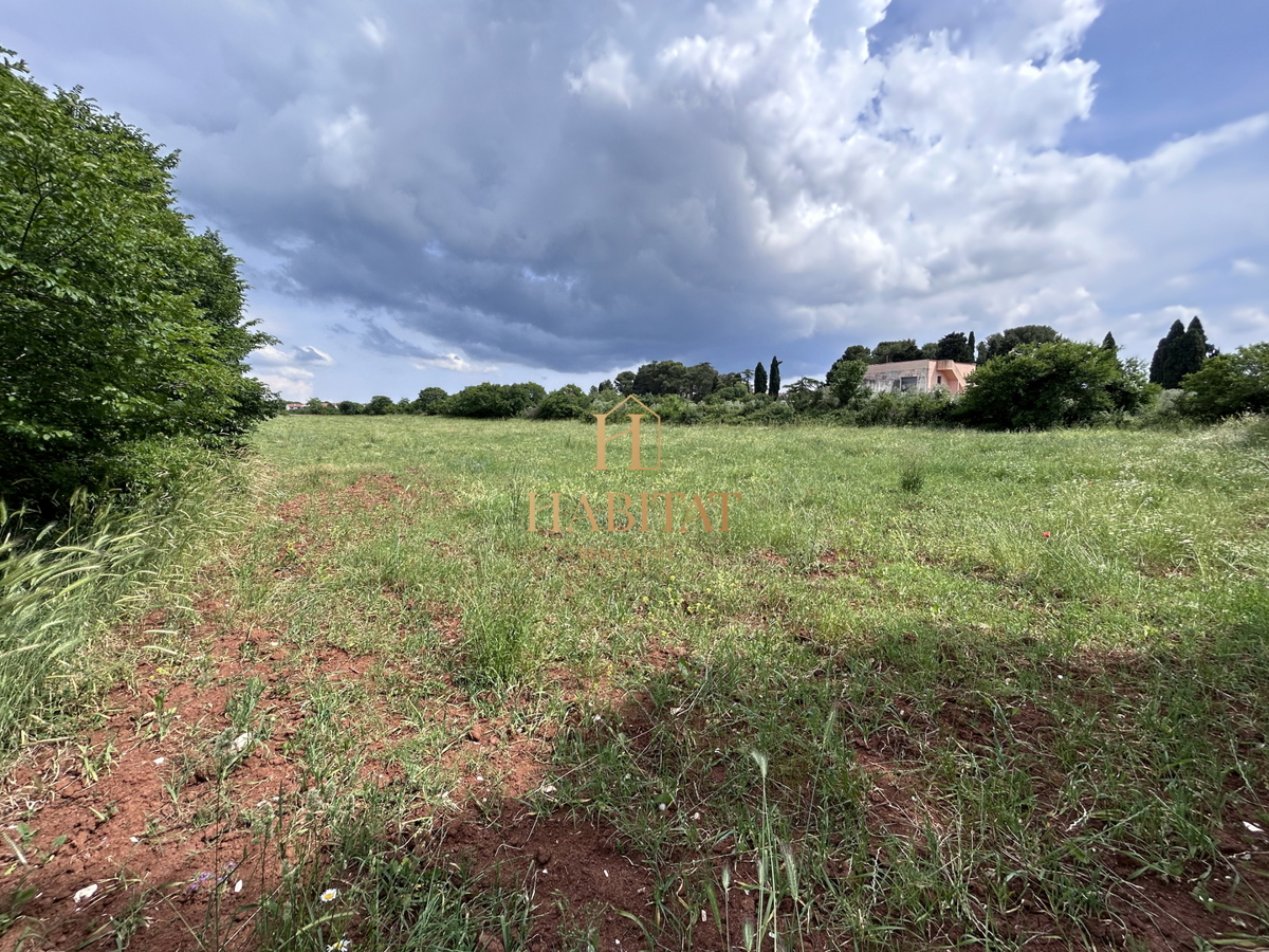 Istria, Dignano, terreno edificabile 12642m2, zona residenziale e commerciale, centro, vista