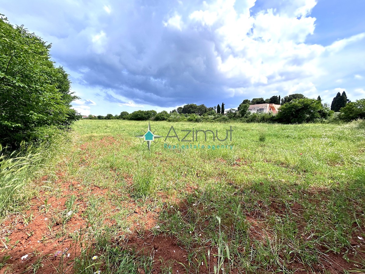 Istria, Dignano, terreno edificabile 12642m2, zona residenziale e commerciale, centro, vista