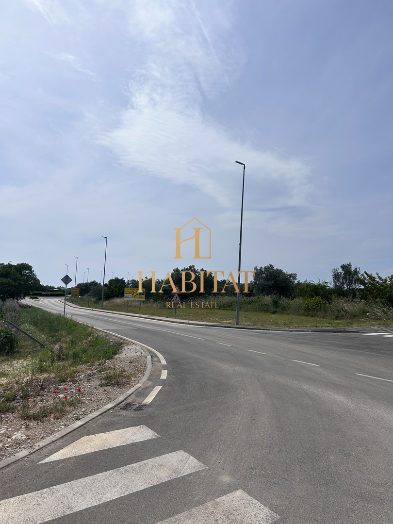 Istria, Dignano, terreno edificabile 12642m2, zona residenziale e commerciale, centro, vista