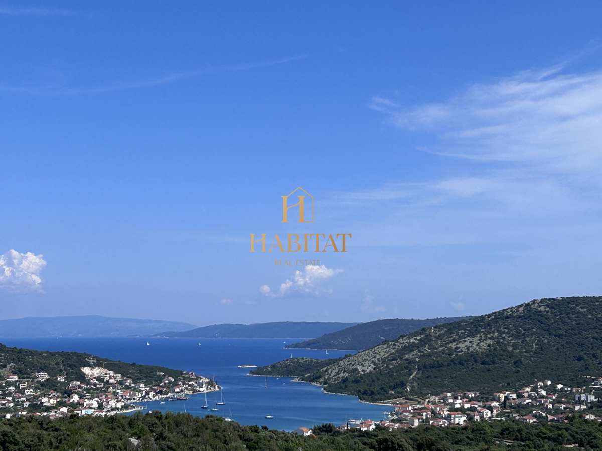 Dalmazia, Vinišće, terreno edificabile 1252m2, vista mare dal primo piano, ottima posizione, 80m dal mare