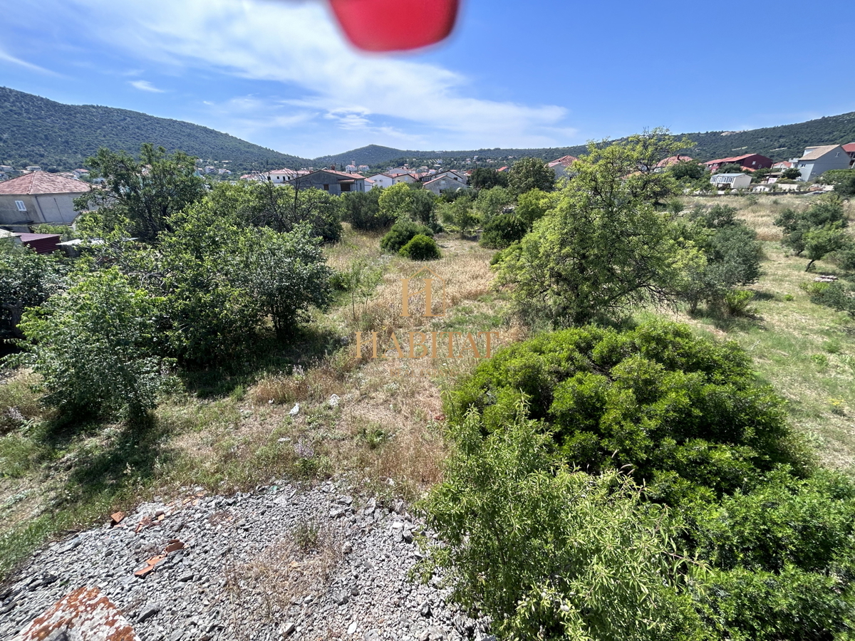 Dalmazia, Vinišće, terreno edificabile 1252m2, vista mare dal primo piano, ottima posizione, 80m dal mare
